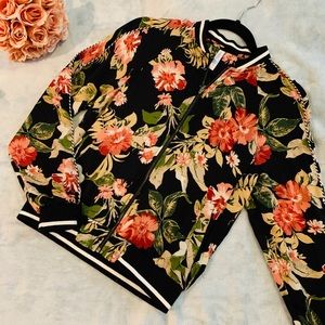 🌺🌺Gorgeous Floral Bomber Jacket 🌺🌺